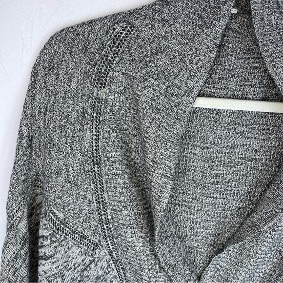 Lululemon Breeze Easy Wrap - Picture 3 of 14